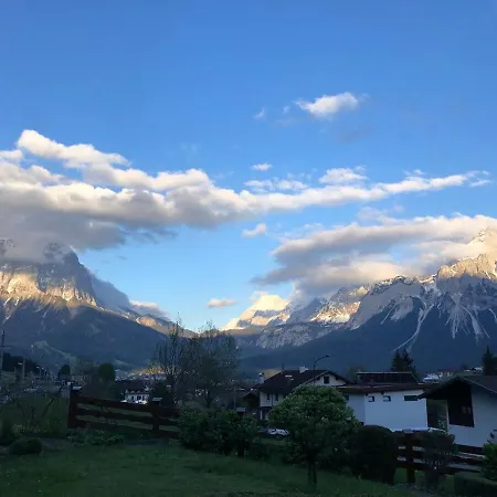 Zugspitzhaus Monika * Lermoos