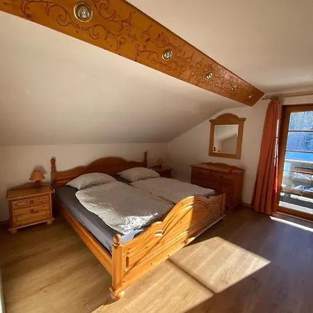 Zugspitzhaus Monika Лермос